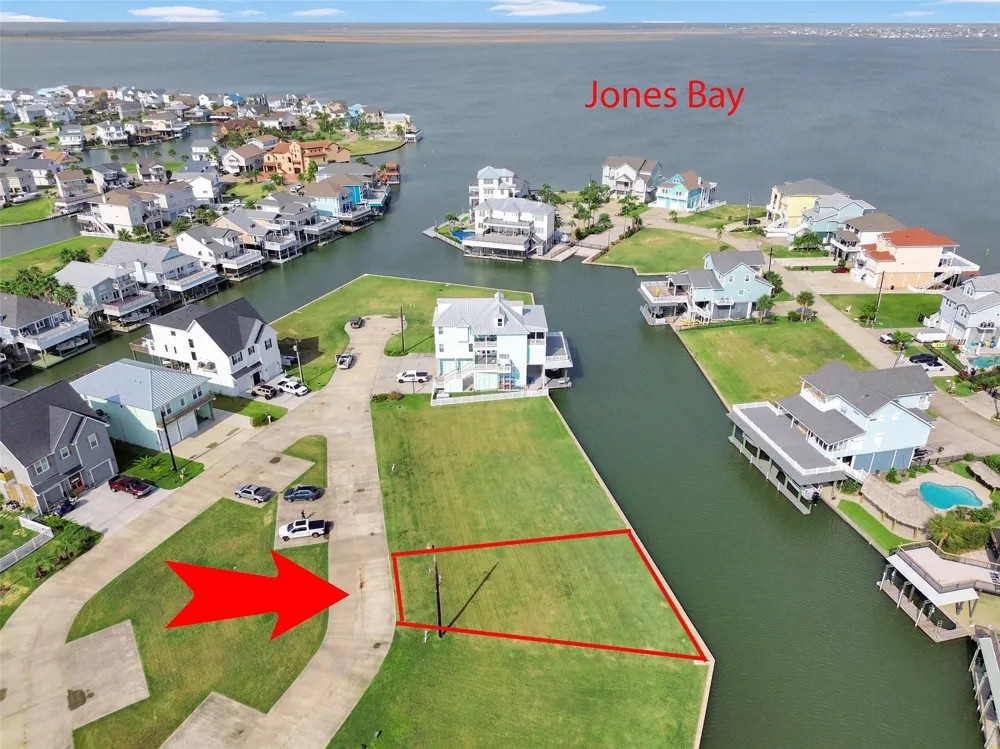 502 Neptune Circle Tiki Island, TX 77554
