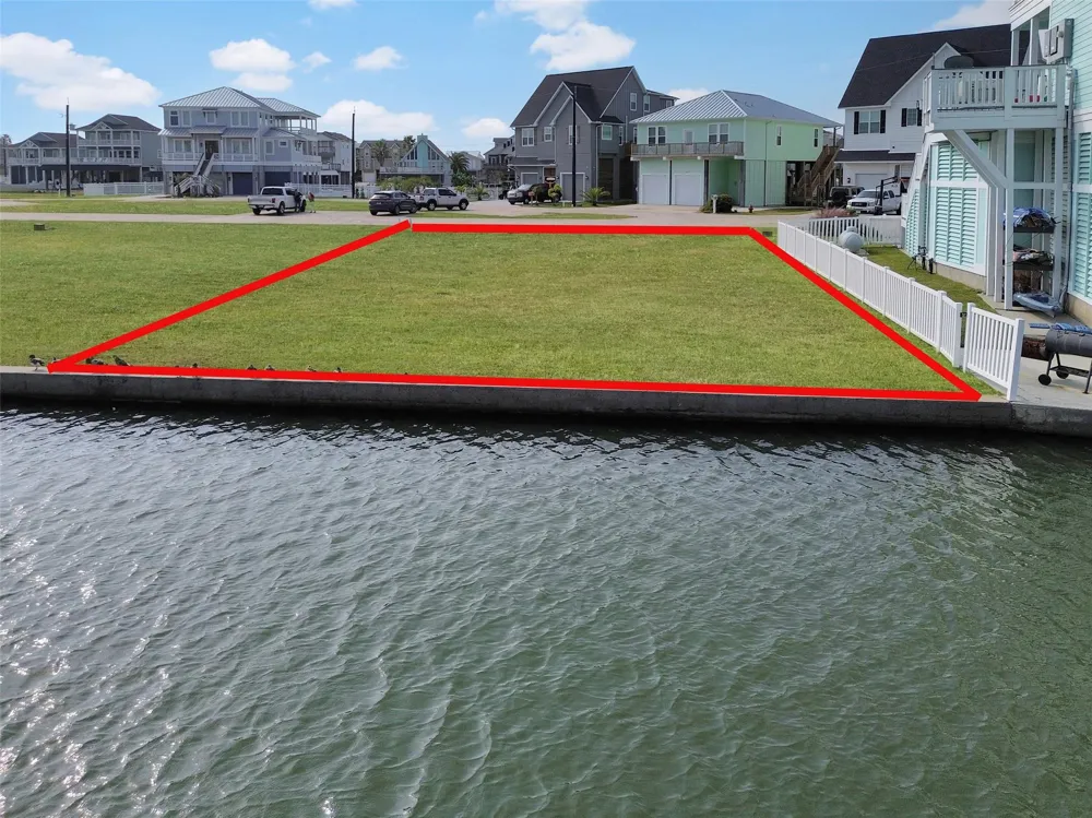 510 Neptune Circle Tiki Island, TX 77554