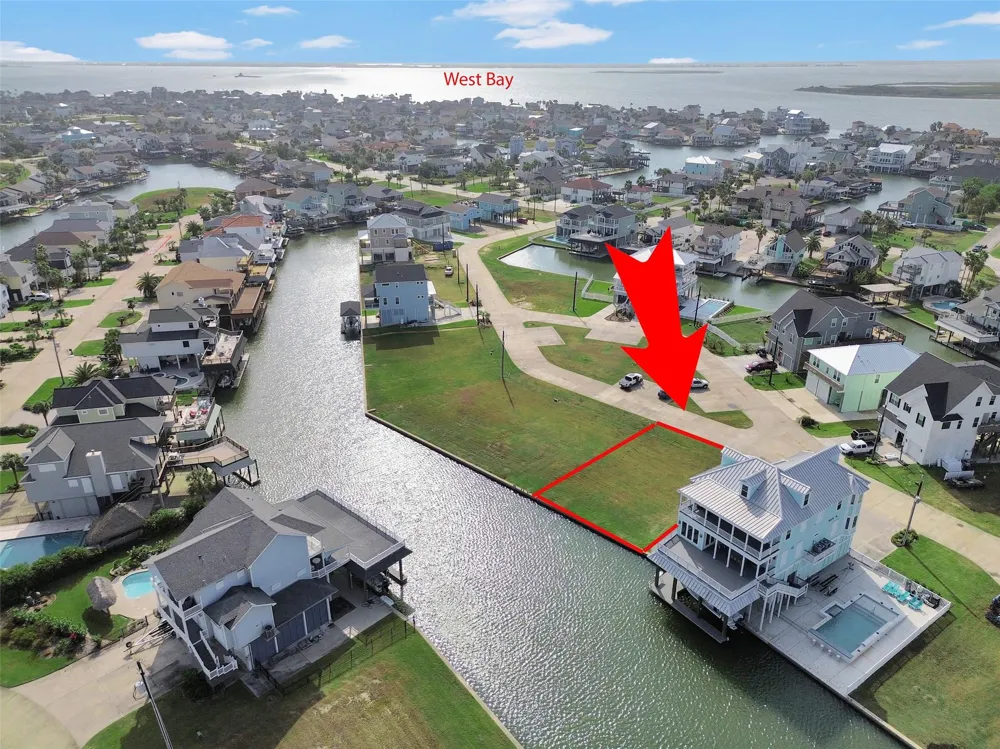 510 Neptune Circle Tiki Island, TX 77554