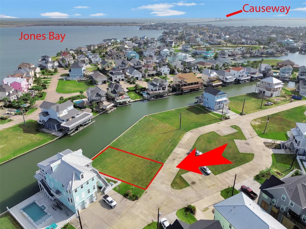 510 Neptune Circle Tiki Island, TX 77554