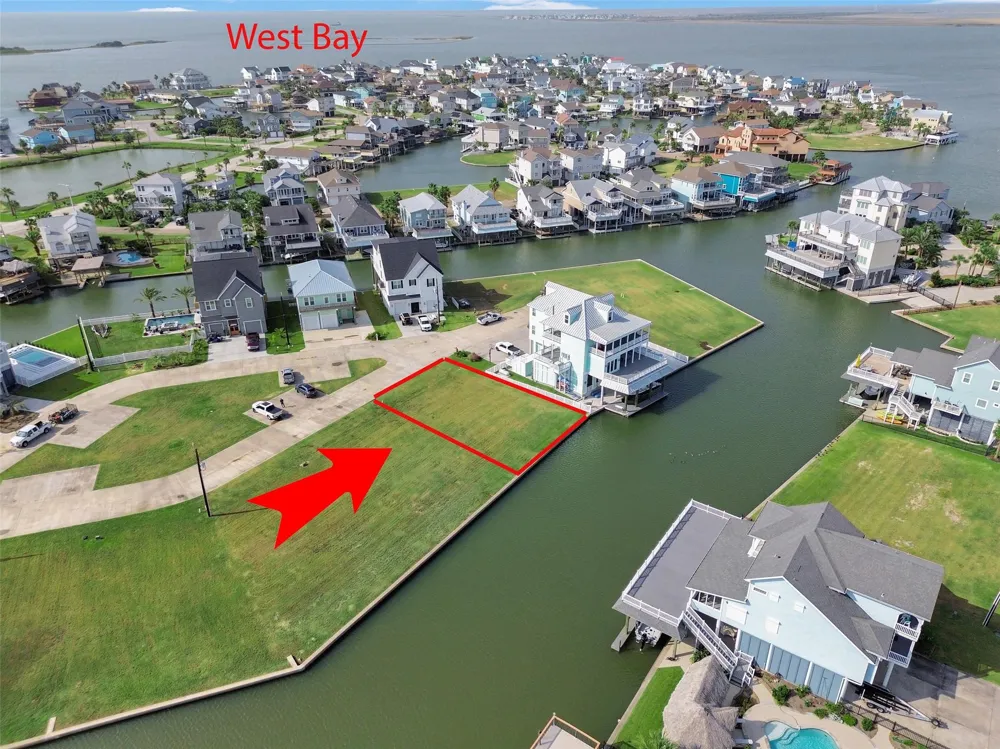 510 Neptune Circle Tiki Island, TX 77554