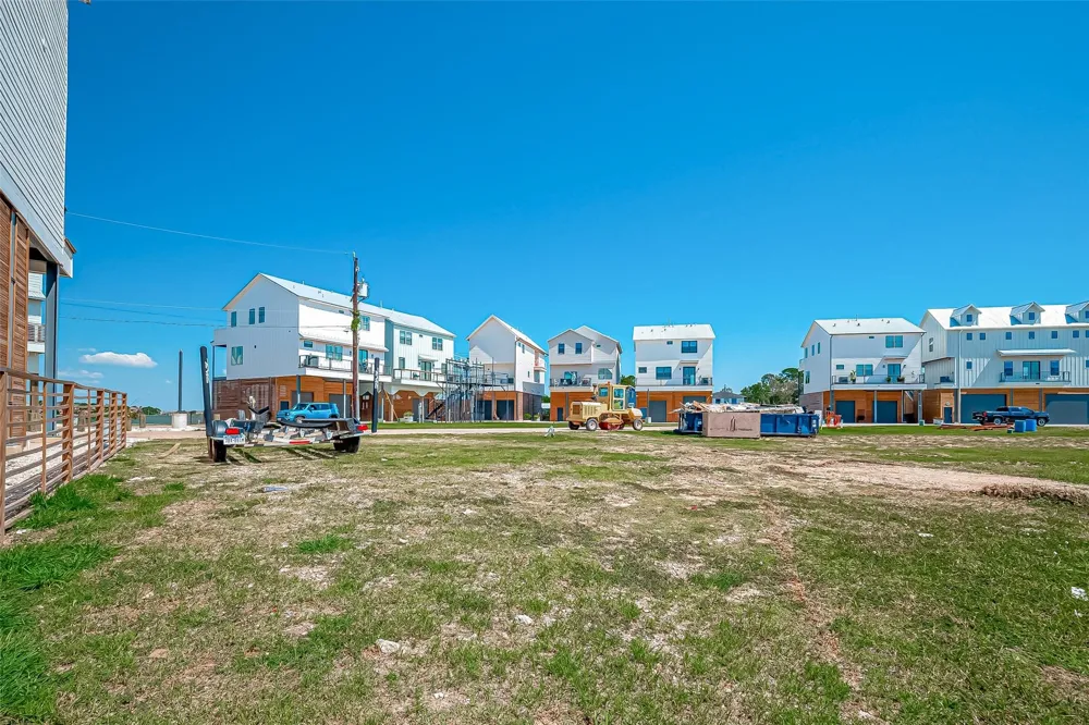 30 Commander Runco Lane Seabrook, TX 77586