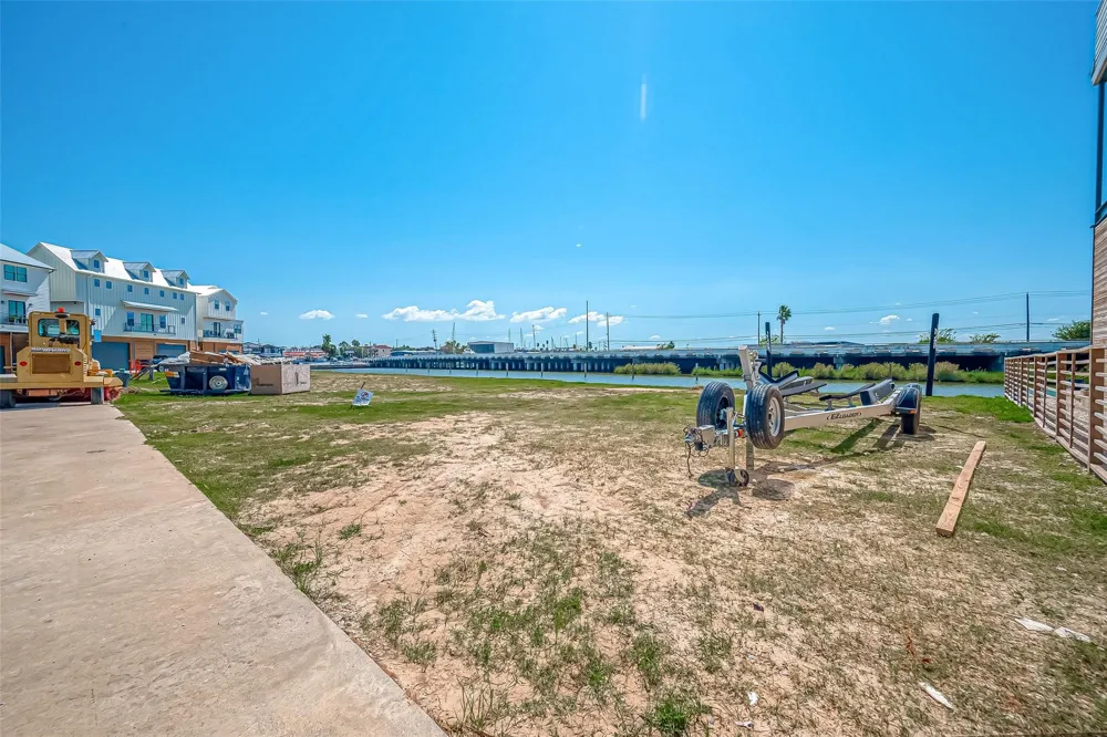 30 Commander Runco Lane Seabrook, TX 77586