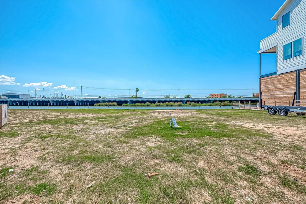 30 Commander Runco Lane Seabrook, TX 77586