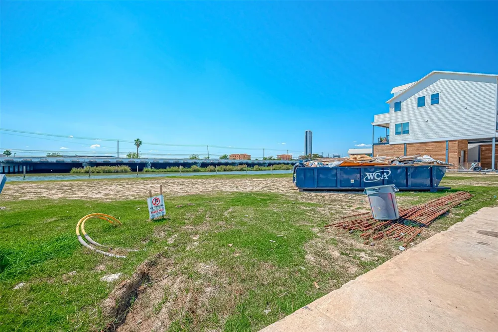 30 Commander Runco Lane Seabrook, TX 77586