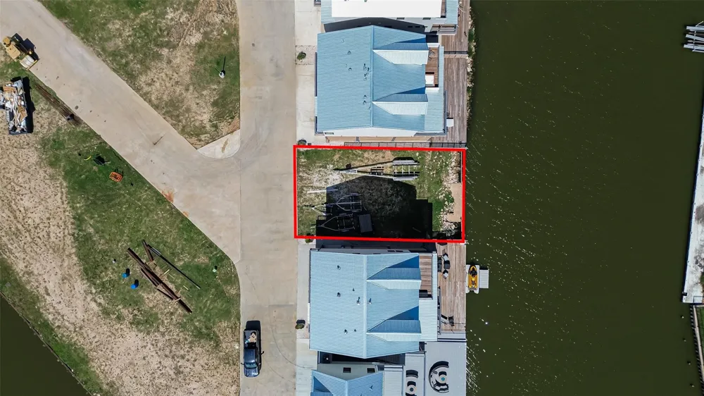 30 Commander Runco Lane Seabrook, TX 77586