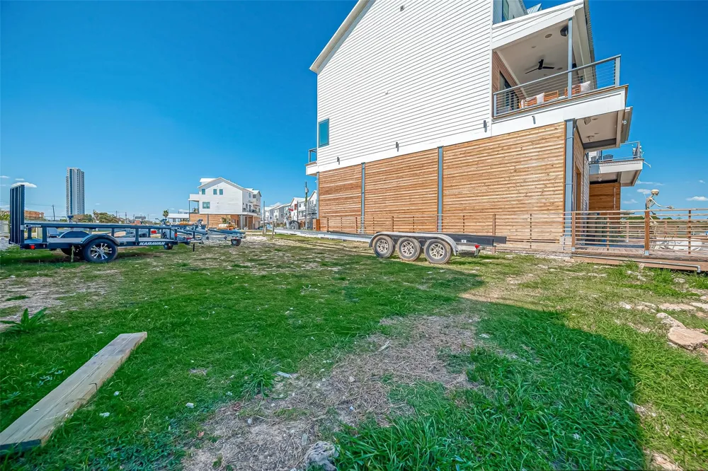 30 Commander Runco Lane Seabrook, TX 77586
