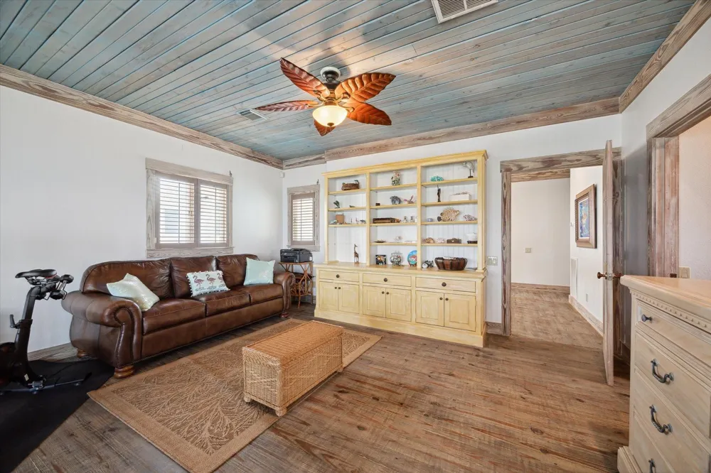139 Isles End Road Tiki Island, TX 77554