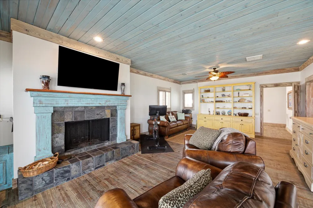 139 Isles End Road Tiki Island, TX 77554