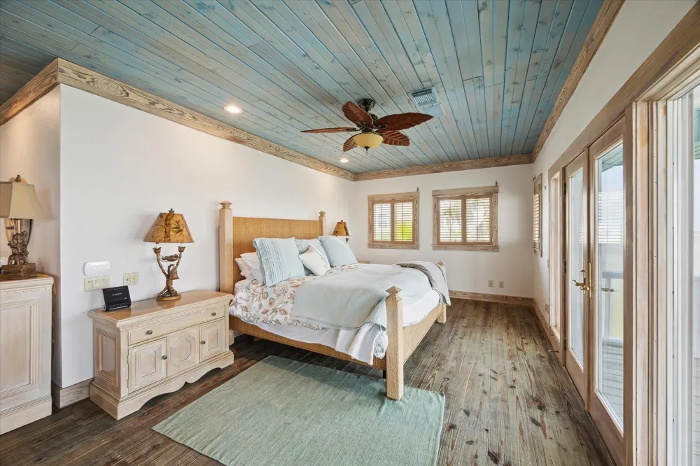 139 Isles End Road Tiki Island, TX 77554