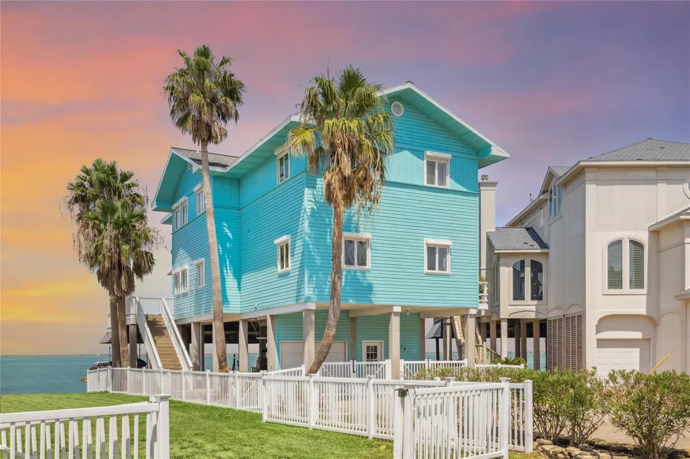 139 Isles End Road Tiki Island, TX 77554