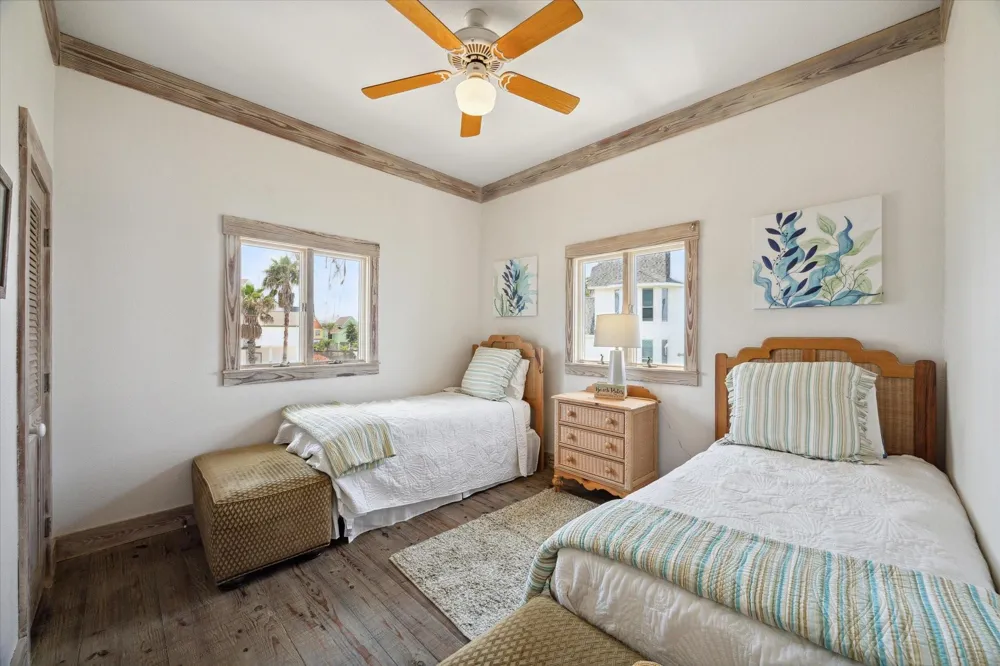 139 Isles End Road Tiki Island, TX 77554