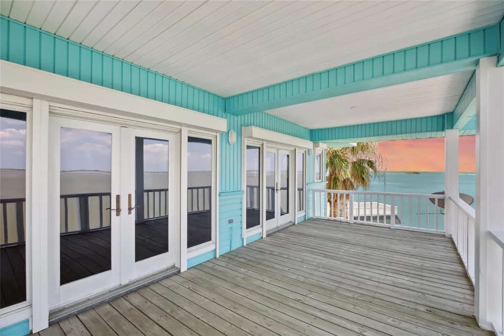 139 Isles End Road Tiki Island, TX 77554