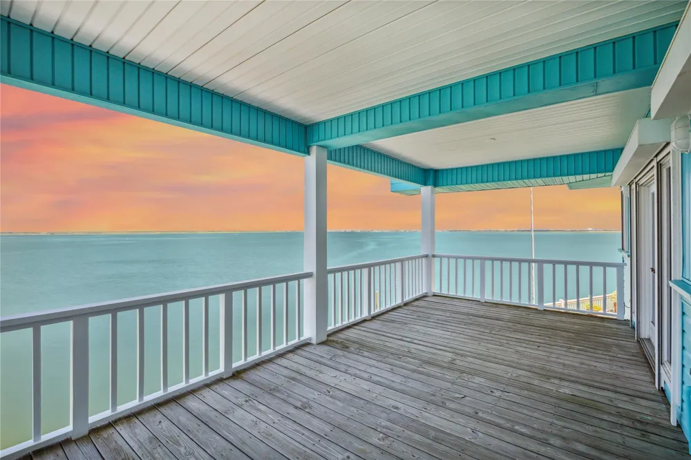 139 Isles End Road Tiki Island, TX 77554