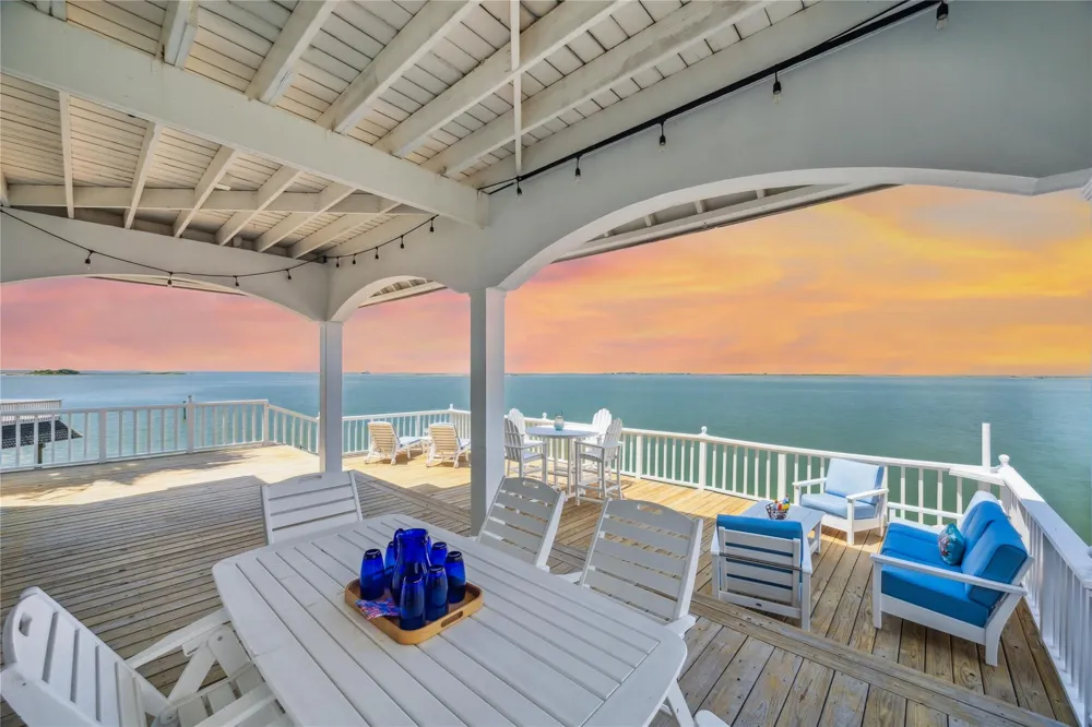 139 Isles End Road Tiki Island, TX 77554