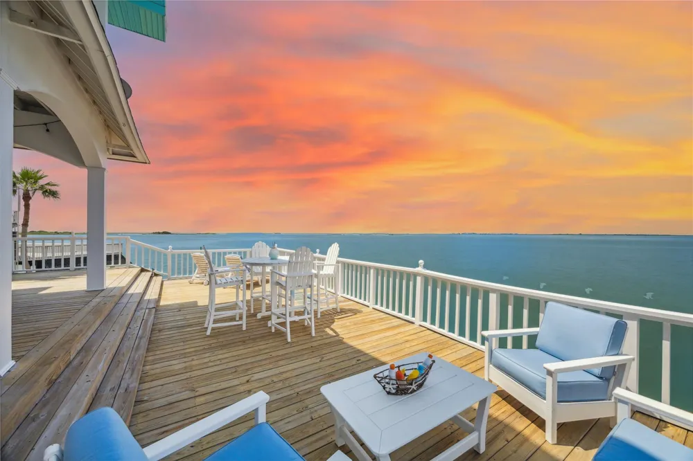 139 Isles End Road Tiki Island, TX 77554
