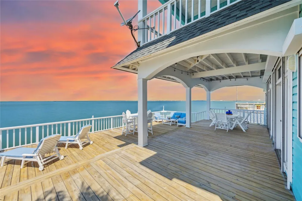 139 Isles End Road Tiki Island, TX 77554