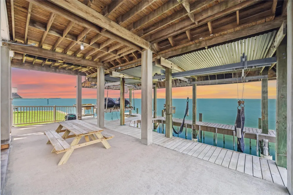 139 Isles End Road Tiki Island, TX 77554