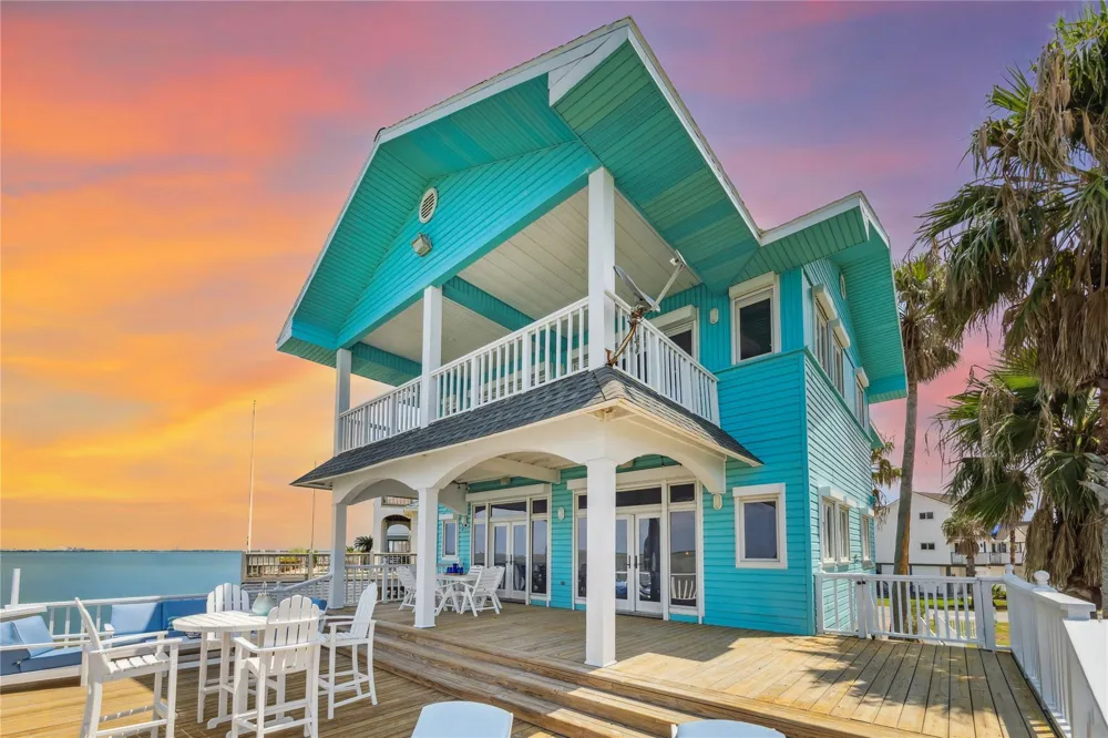 139 Isles End Road Tiki Island, TX 77554