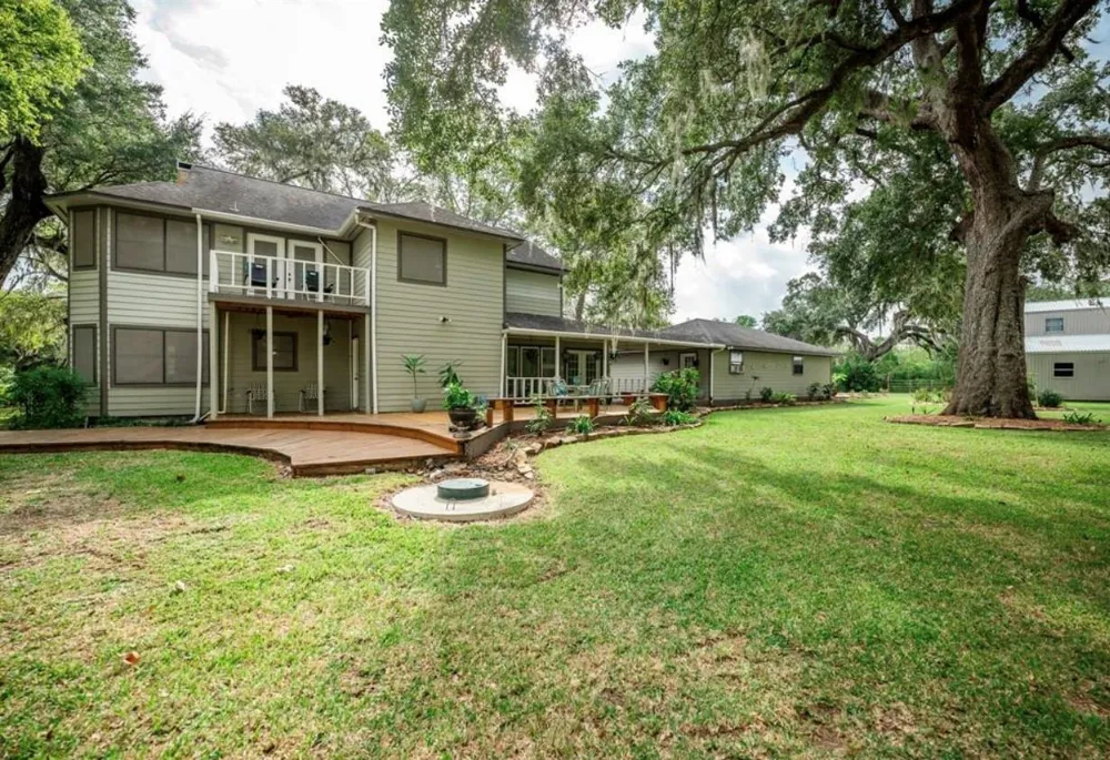 464 River Road Angleton, TX 77515