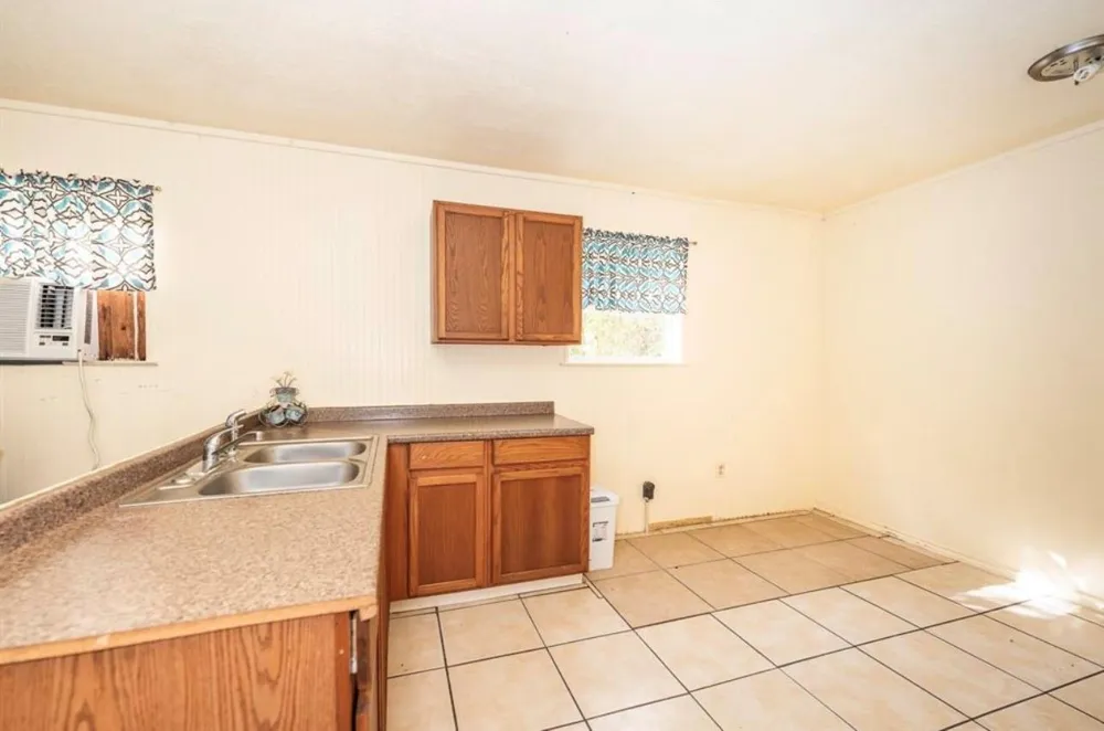 464 River Road Angleton, TX 77515