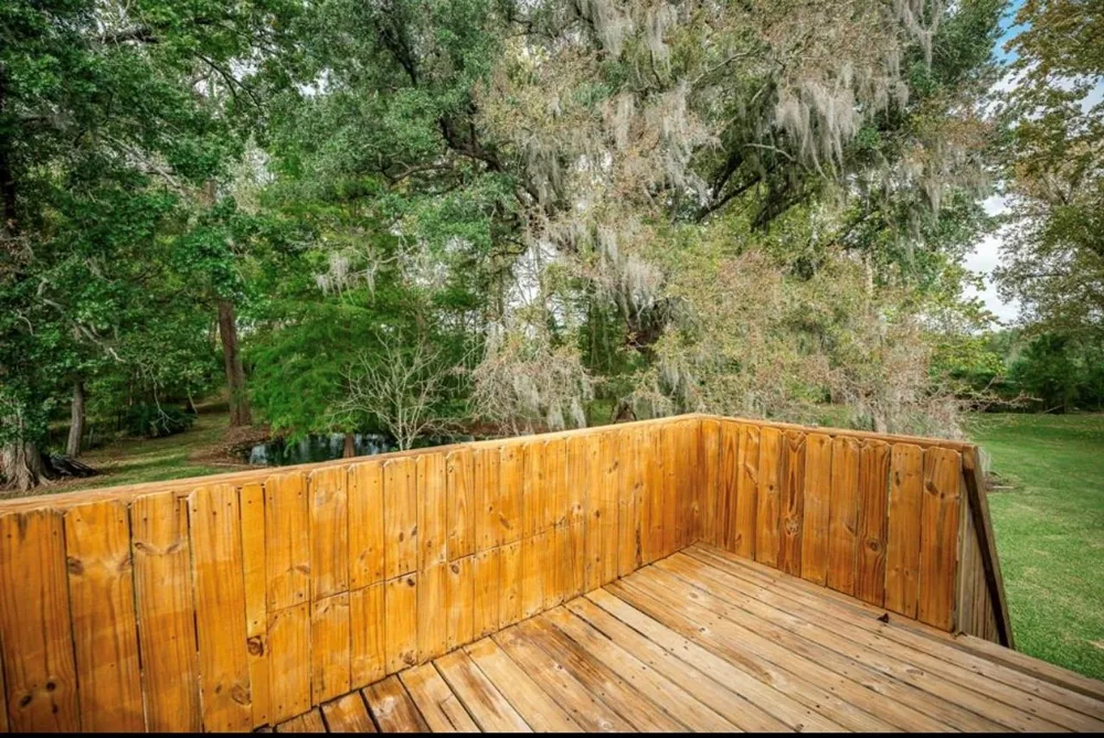 464 River Road Angleton, TX 77515