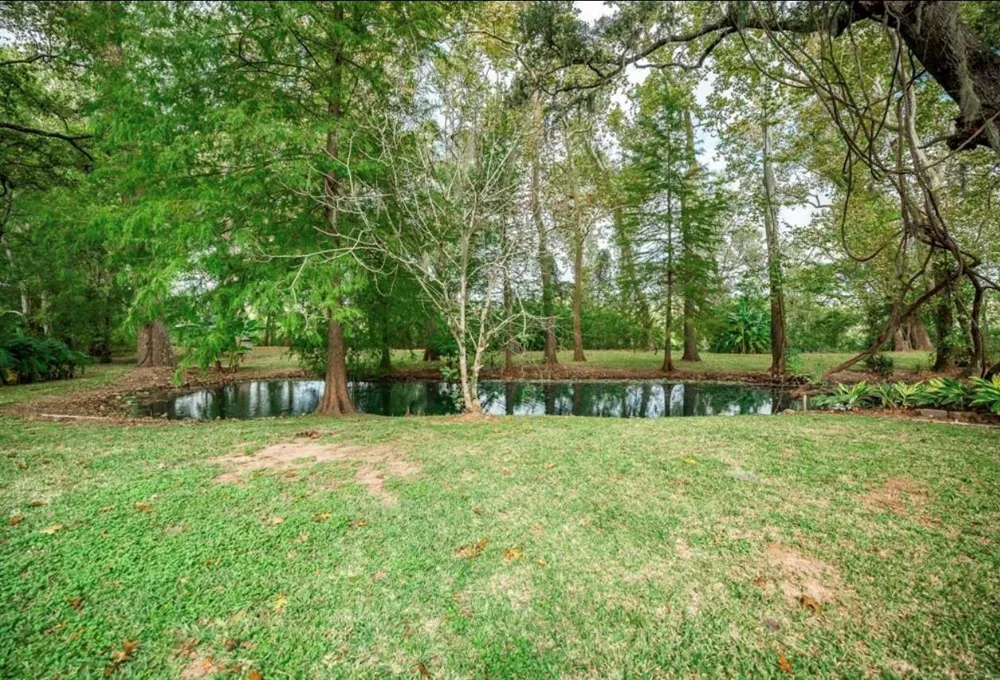 464 River Road Angleton, TX 77515