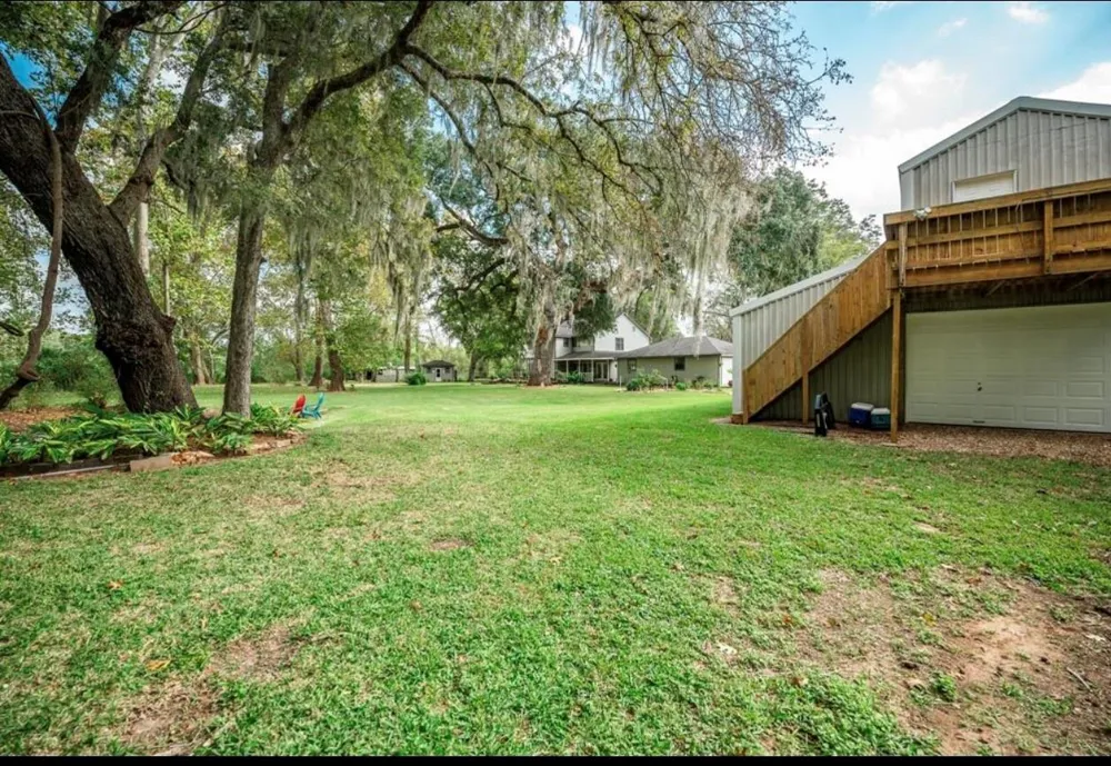 464 River Road Angleton, TX 77515