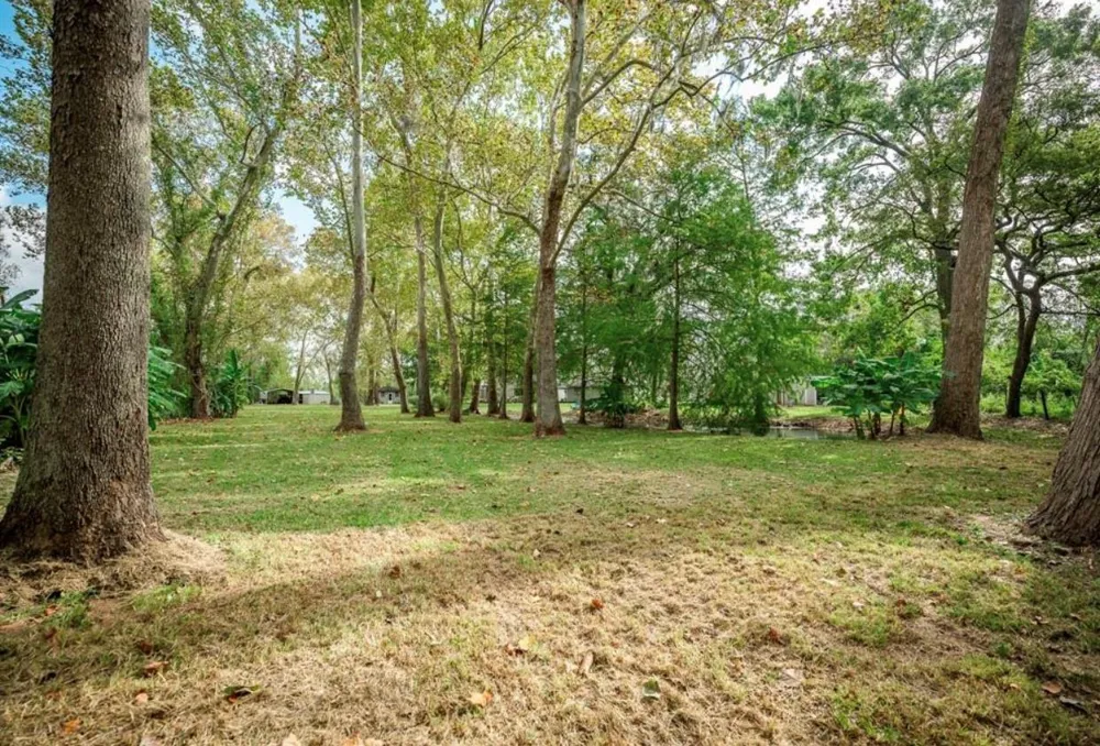 464 River Road Angleton, TX 77515