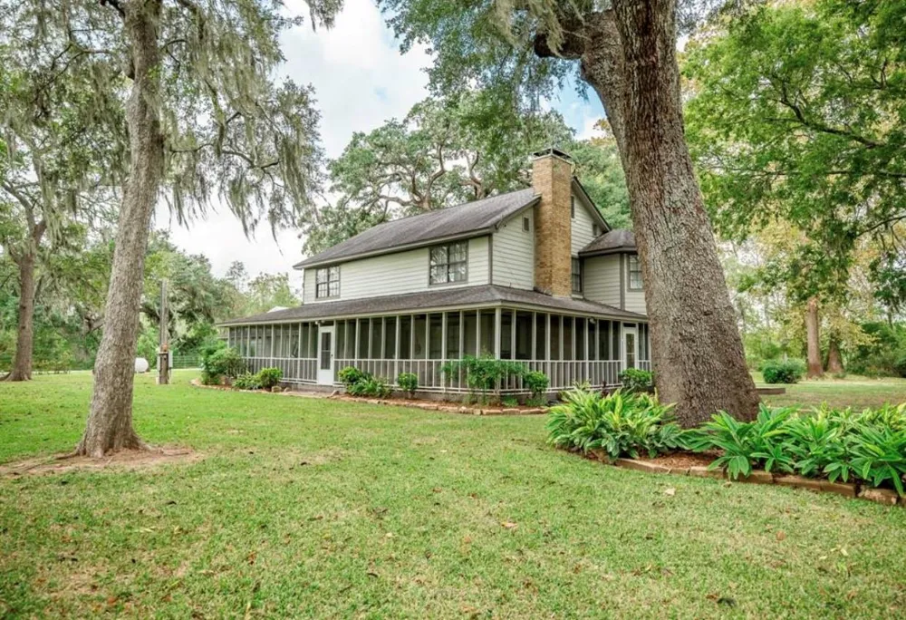 464 River Road Angleton, TX 77515