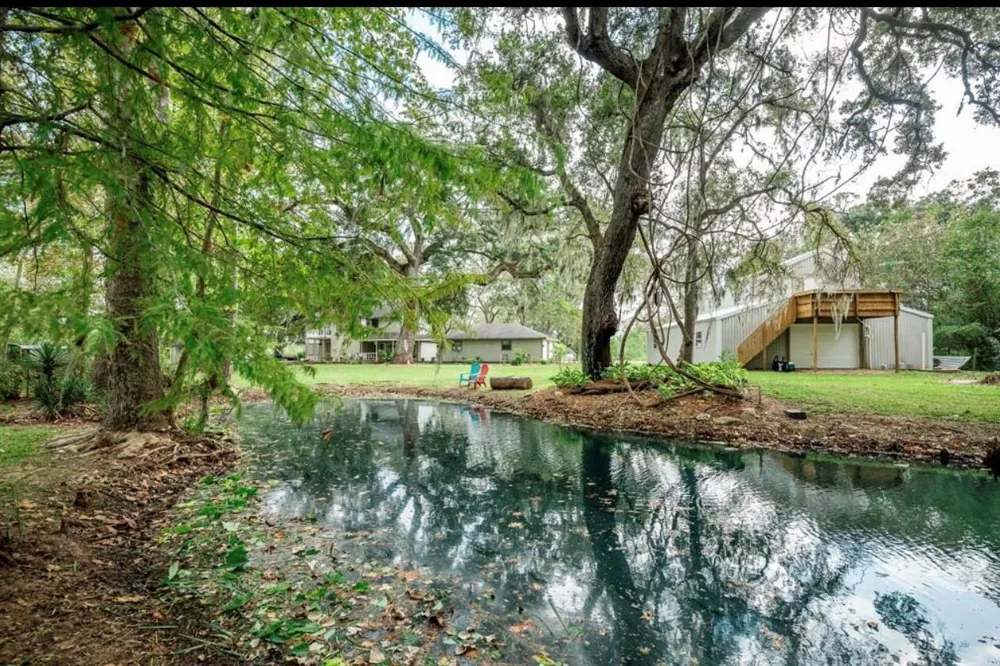 464 River Road Angleton, TX 77515