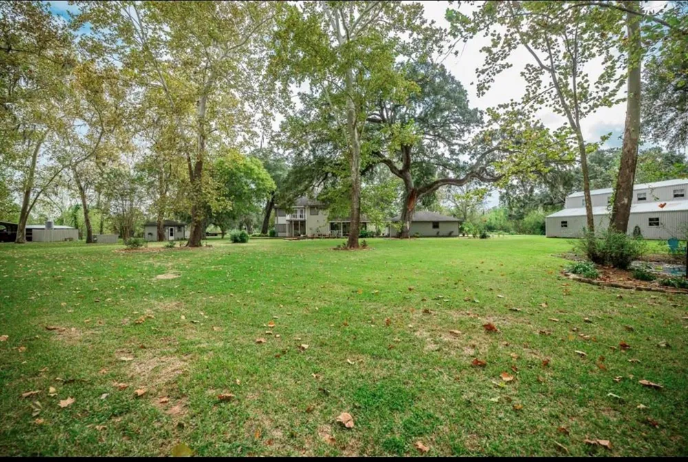 464 River Road Angleton, TX 77515