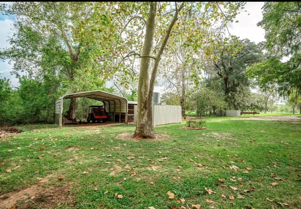 464 River Road Angleton, TX 77515