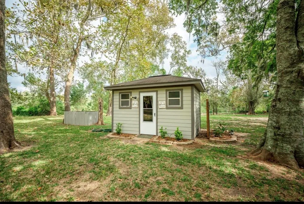 464 River Road Angleton, TX 77515