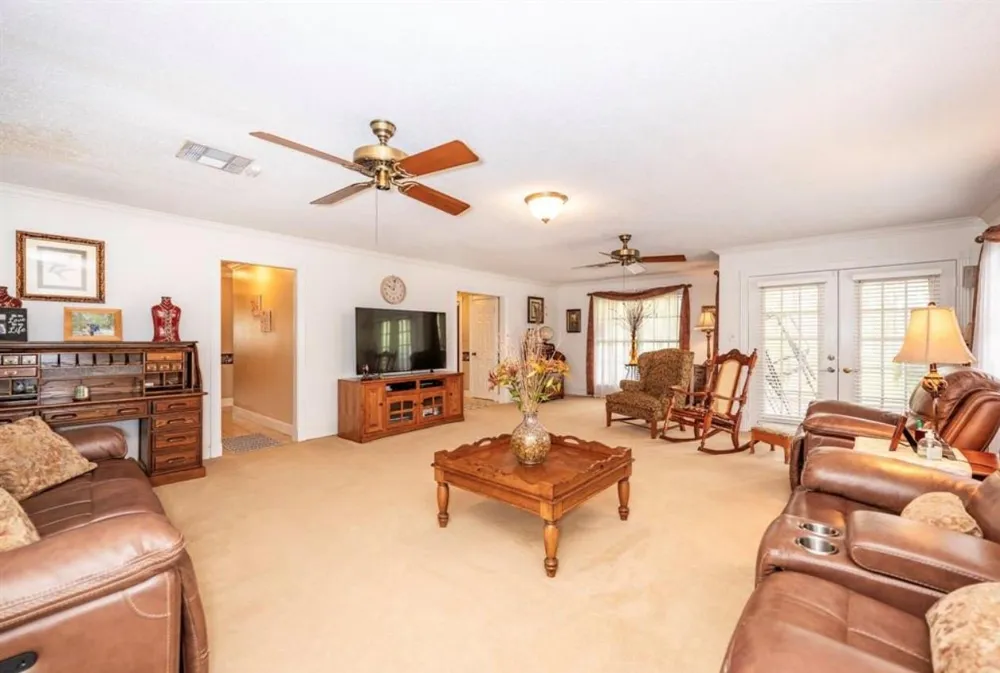 464 River Road Angleton, TX 77515