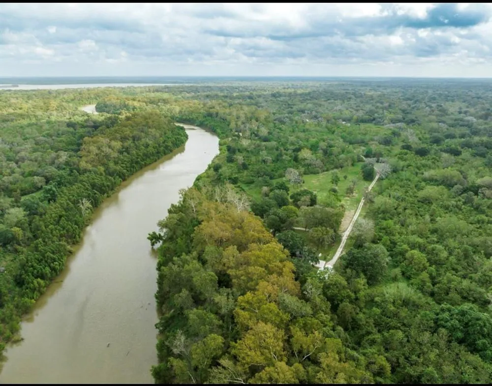464 River Road Angleton, TX 77515
