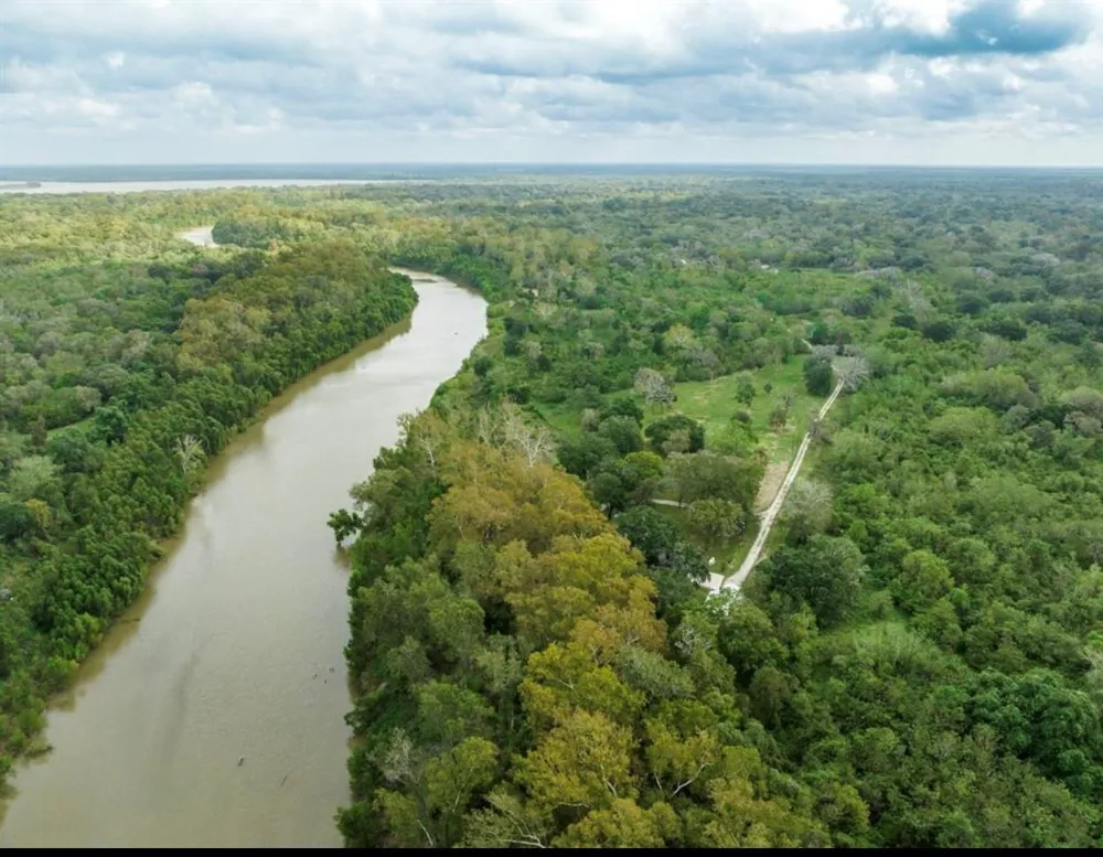 464 River Road Angleton, TX 77515