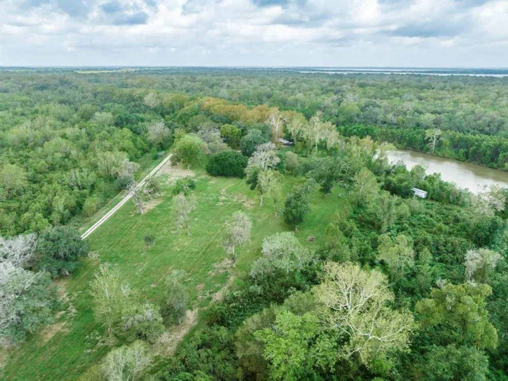 464 River Road Angleton, TX 77515