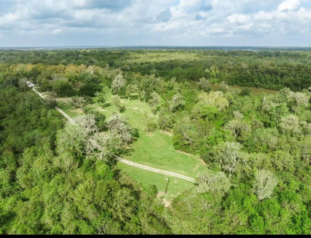 464 River Road Angleton, TX 77515