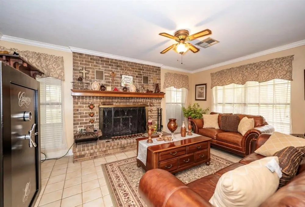 464 River Road Angleton, TX 77515