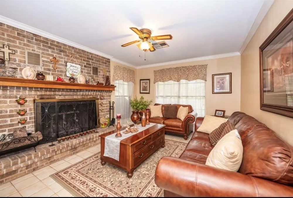 464 River Road Angleton, TX 77515