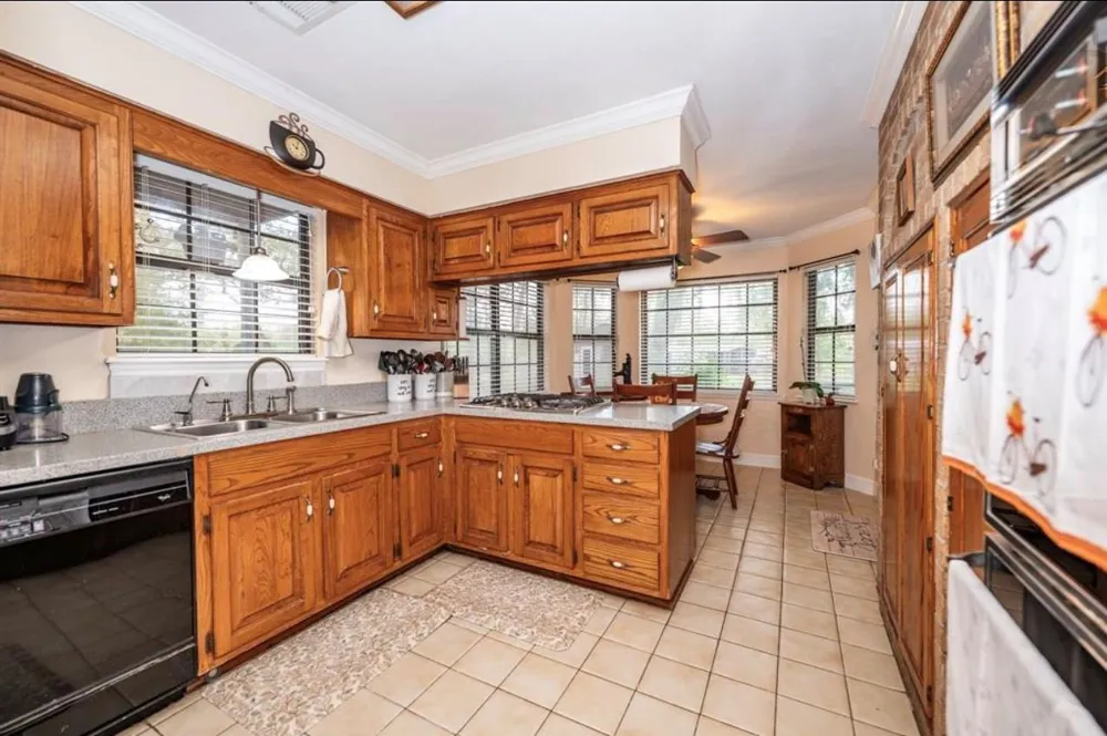 464 River Road Angleton, TX 77515