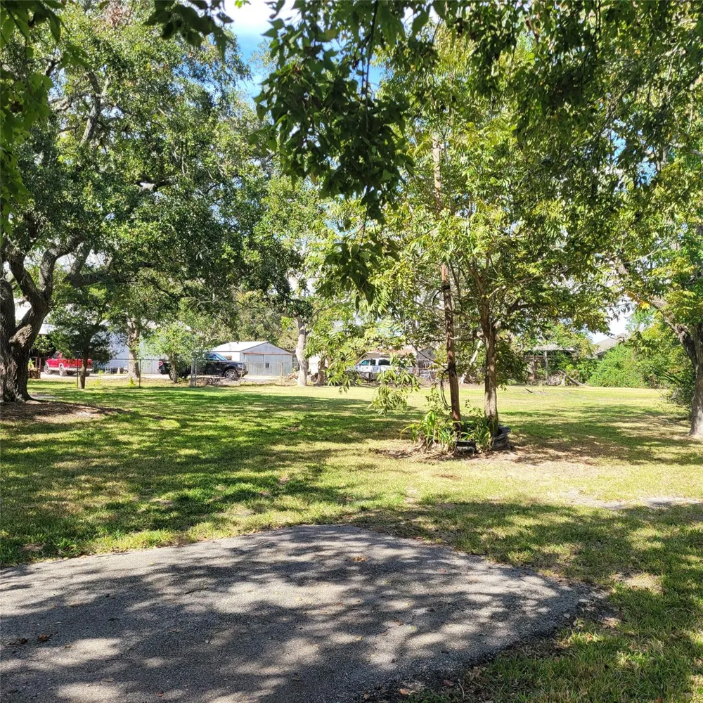 1018 E Meyer Road Seabrook, TX 77586