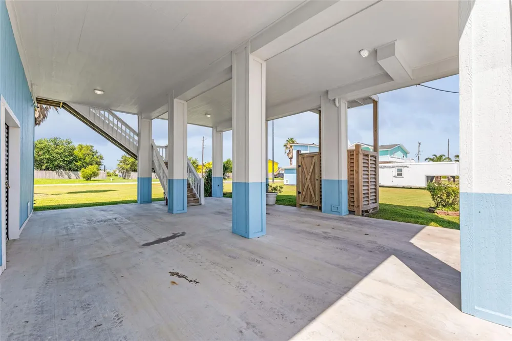 966 Mr G Crystal Beach, TX 77560