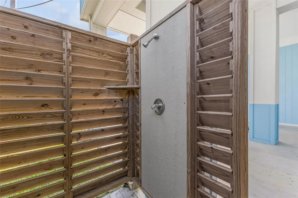 966 Mr G Crystal Beach, TX 77560