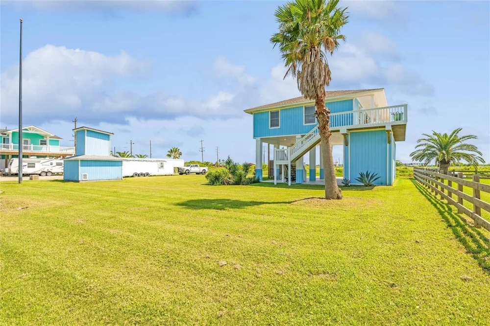 966 Mr G Crystal Beach, TX 77560