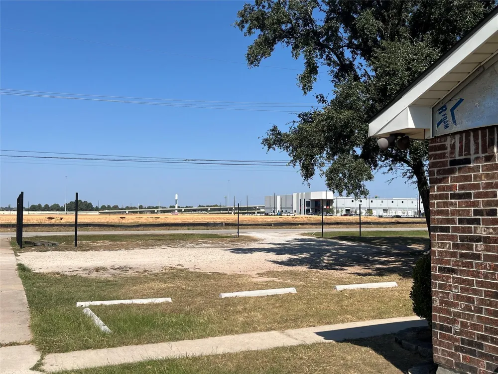 13927 Boudreaux Road Tomball, TX 77377