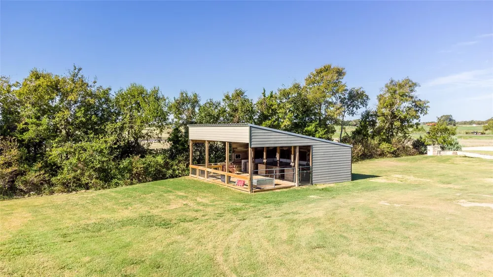 75 Memory Lane Burton, TX 77835