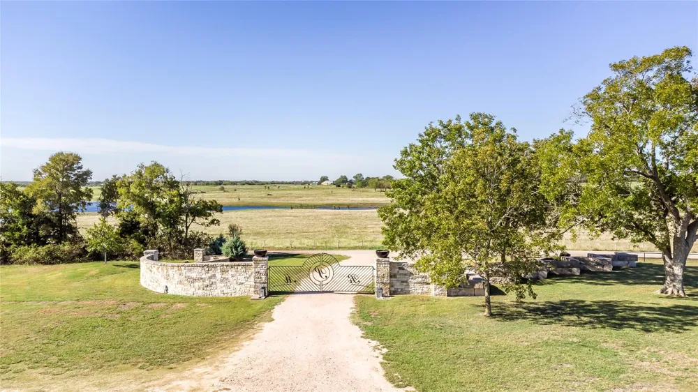 75 Memory Lane Burton, TX 77835