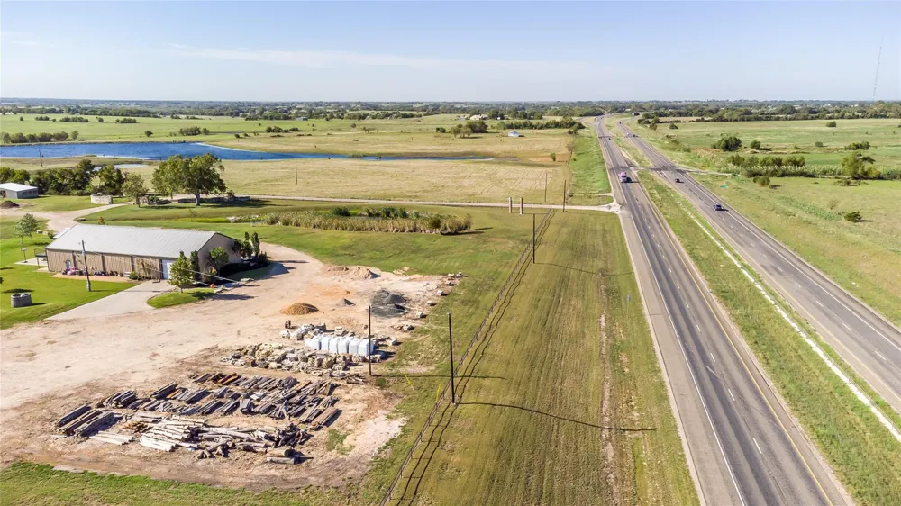 75 Memory Lane Burton, TX 77835